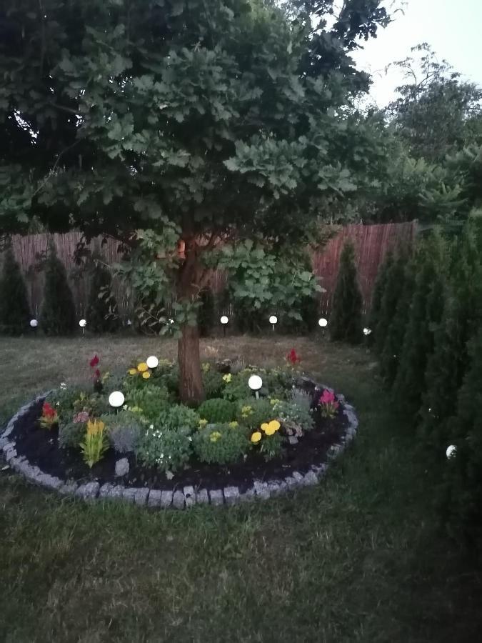 Dom Wakacyjny Gajowka Z Ogrodem Rzyki Kültér fotó
